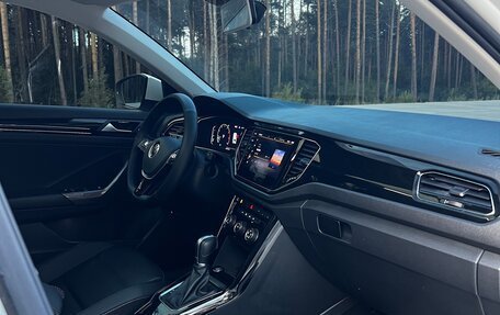 Volkswagen T-Roc I, 2022 год, 2 500 000 рублей, 16 фотография