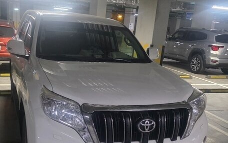 Toyota Land Cruiser Prado 150 рестайлинг 2, 2014 год, 3 650 000 рублей, 5 фотография