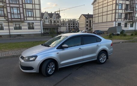 Volkswagen Polo VI (EU Market), 2011 год, 385 000 рублей, 2 фотография