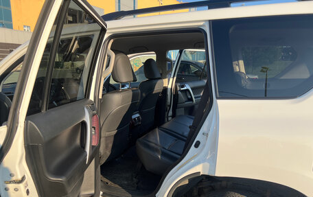 Toyota Land Cruiser Prado 150 рестайлинг 2, 2016 год, 4 350 000 рублей, 5 фотография