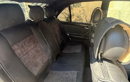 Mercedes-Benz E-Класс, 1995 год, 310 000 рублей, 4 фотография