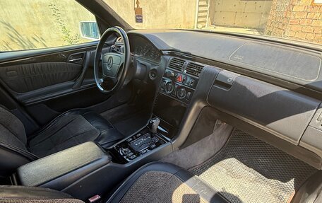 Mercedes-Benz E-Класс, 1995 год, 310 000 рублей, 3 фотография