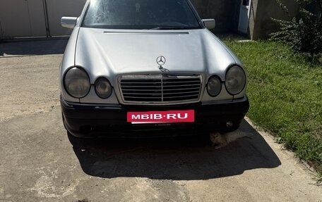 Mercedes-Benz E-Класс, 1995 год, 310 000 рублей, 2 фотография