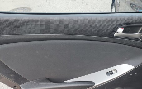 Hyundai Solaris II рестайлинг, 2016 год, 900 000 рублей, 19 фотография
