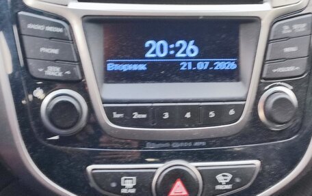 Hyundai Solaris II рестайлинг, 2016 год, 900 000 рублей, 24 фотография