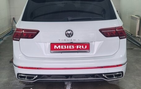 Volkswagen Tiguan II, 2023 год, 3 650 000 рублей, 1 фотография