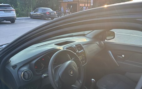 Renault Logan II, 2016 год, 700 000 рублей, 8 фотография
