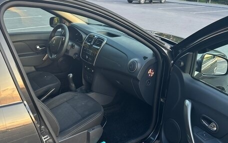 Renault Logan II, 2016 год, 700 000 рублей, 11 фотография