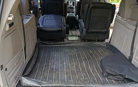 Chrysler Voyager IV, 2008 год, 870 000 рублей, 11 фотография