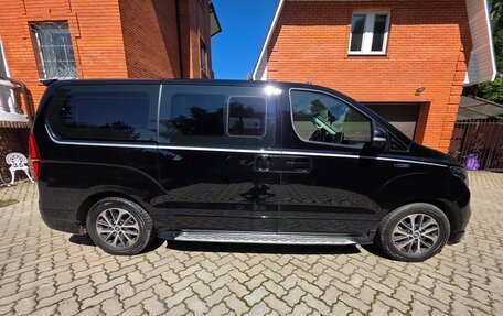 Hyundai Grand Starex Grand Starex I рестайлинг 2, 2018 год, 4 100 000 рублей, 3 фотография