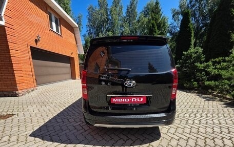 Hyundai Grand Starex Grand Starex I рестайлинг 2, 2018 год, 4 100 000 рублей, 2 фотография