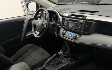 Toyota RAV4, 2018 год, 2 900 000 рублей, 12 фотография