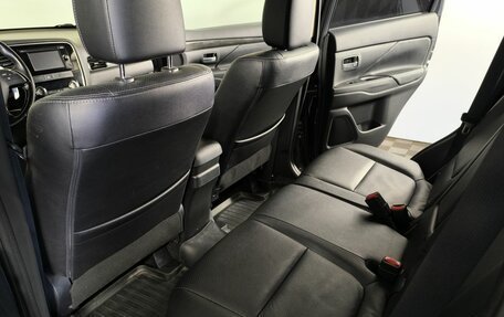 Mitsubishi Outlander III рестайлинг 3, 2016 год, 1 990 000 рублей, 12 фотография