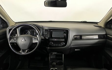 Mitsubishi Outlander III рестайлинг 3, 2016 год, 1 990 000 рублей, 15 фотография