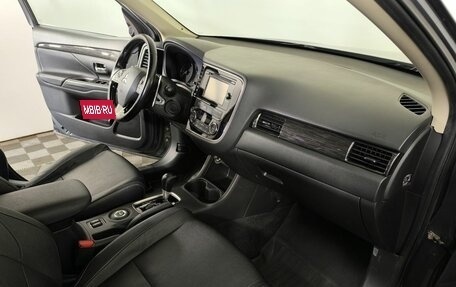 Mitsubishi Outlander III рестайлинг 3, 2016 год, 1 990 000 рублей, 10 фотография
