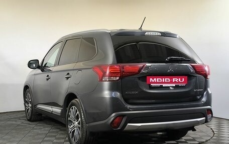 Mitsubishi Outlander III рестайлинг 3, 2016 год, 1 990 000 рублей, 6 фотография