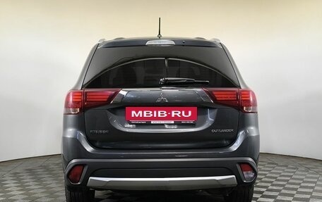 Mitsubishi Outlander III рестайлинг 3, 2016 год, 1 990 000 рублей, 5 фотография