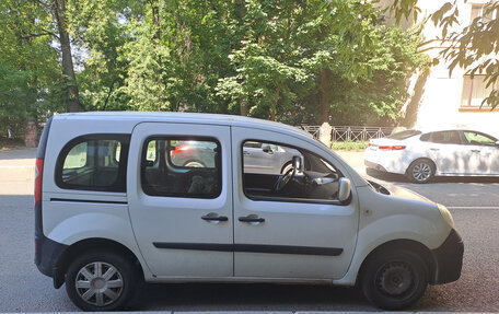 Renault Kangoo II рестайлинг, 2010 год, 550 000 рублей, 3 фотография