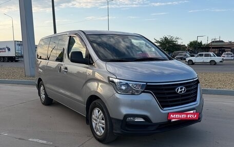Hyundai Grand Starex Grand Starex I рестайлинг 2, 2019 год, 1 930 000 рублей, 2 фотография