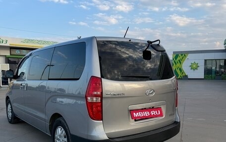 Hyundai Grand Starex Grand Starex I рестайлинг 2, 2019 год, 1 930 000 рублей, 5 фотография