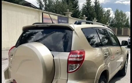 Toyota RAV4, 2011 год, 1 800 000 рублей, 2 фотография