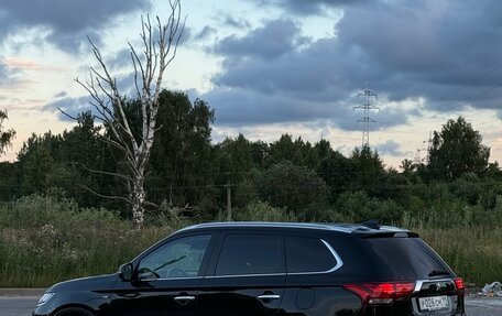 Mitsubishi Outlander III рестайлинг 3, 2017 год, 2 500 000 рублей, 5 фотография