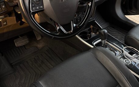 Mitsubishi Outlander III рестайлинг 3, 2017 год, 2 500 000 рублей, 13 фотография