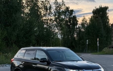 Mitsubishi Outlander III рестайлинг 3, 2017 год, 2 500 000 рублей, 4 фотография