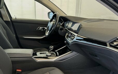 BMW 3 серия, 2020 год, 2 700 000 рублей, 13 фотография