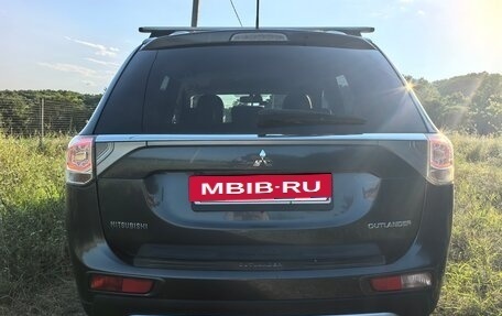 Mitsubishi Outlander III рестайлинг 3, 2014 год, 1 770 000 рублей, 6 фотография