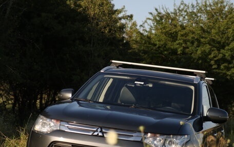 Mitsubishi Outlander III рестайлинг 3, 2014 год, 1 770 000 рублей, 2 фотография