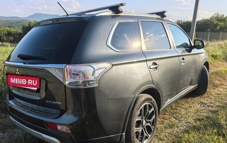 Mitsubishi Outlander III рестайлинг 3, 2014 год, 1 770 000 рублей, 5 фотография