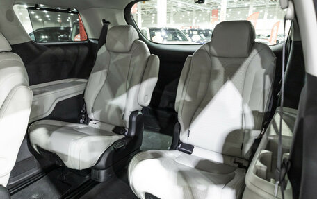 KIA Carnival, 2021 год, 4 550 000 рублей, 19 фотография