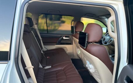 Toyota Land Cruiser 200, 2021 год, 6 700 000 рублей, 10 фотография