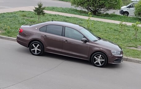 Volkswagen Jetta VI, 2015 год, 999 900 рублей, 2 фотография