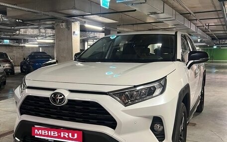 Toyota RAV4, 2022 год, 3 670 000 рублей, 3 фотография