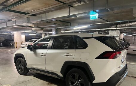 Toyota RAV4, 2022 год, 3 670 000 рублей, 6 фотография
