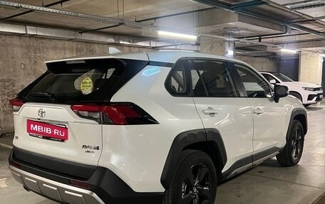Toyota RAV4, 2022 год, 3 670 000 рублей, 10 фотография