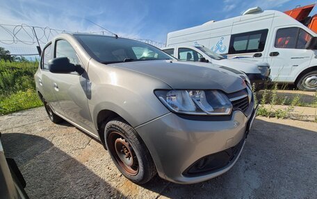Renault Logan II, 2015 год, 450 000 рублей, 1 фотография