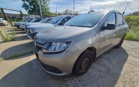 Renault Logan II, 2015 год, 450 000 рублей, 3 фотография