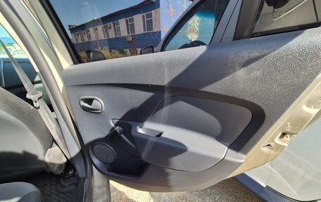 Renault Logan II, 2015 год, 450 000 рублей, 15 фотография