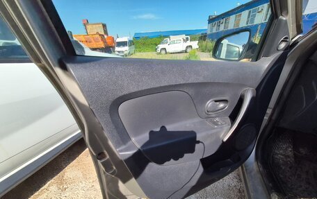 Renault Logan II, 2015 год, 450 000 рублей, 11 фотография