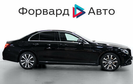 Mercedes-Benz E-Класс, 2019 год, 3 690 000 рублей, 9 фотография