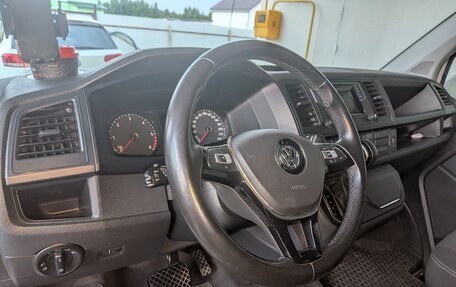 Volkswagen Multivan T6 рестайлинг, 2015 год, 3 500 000 рублей, 26 фотография