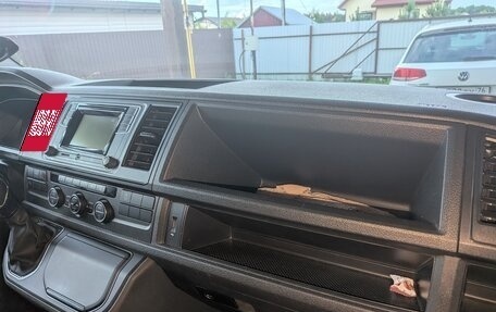 Volkswagen Multivan T6 рестайлинг, 2015 год, 3 500 000 рублей, 29 фотография