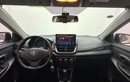 Toyota Yaris XP150 рестайлинг, 2021 год, 1 300 000 рублей, 13 фотография