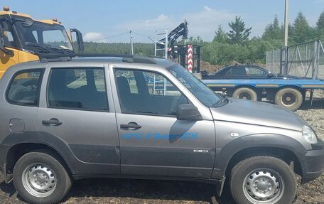 Chevrolet Niva I рестайлинг, 2018 год, 500 000 рублей, 1 фотография