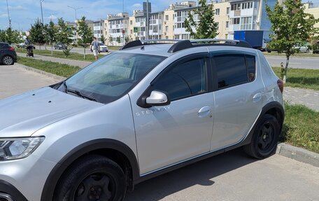 Renault Sandero II рестайлинг, 2019 год, 1 350 000 рублей, 1 фотография