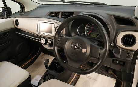 Toyota Vitz, 2013 год, 859 000 рублей, 10 фотография