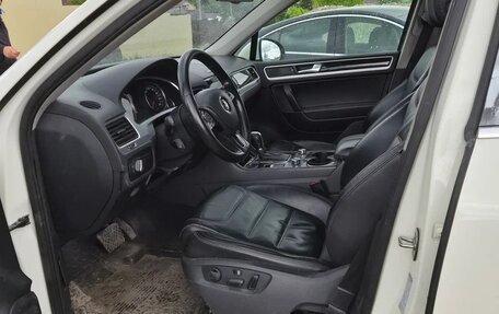 Volkswagen Touareg III, 2011 год, 1 800 000 рублей, 4 фотография